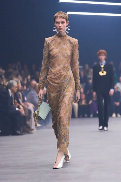 Look 3